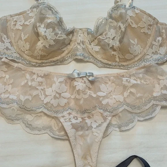 Victoria Secret Bundle - Picture 2 of 5